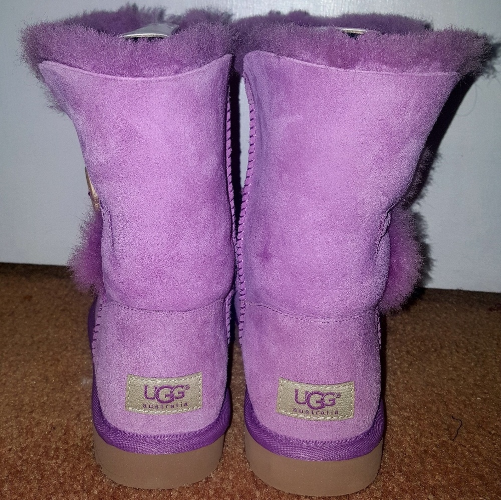 Uggs - image 2